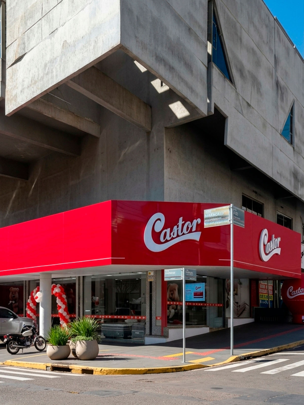 Fachada e interior da loja Castor Colchões no Centro de Campo Grande